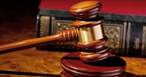 24-year-old strangles his grandfather, hits uncle’s jaw with power bank