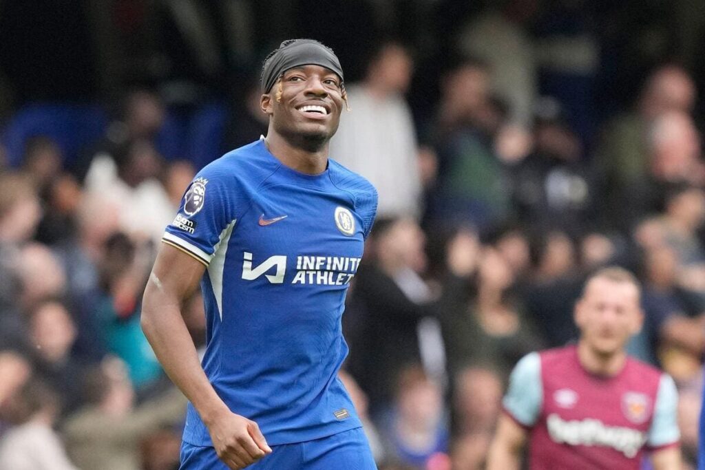 Madueke backs 'great manager' Carsley to succeed with England