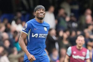 Madueke backs 'great manager' Carsley to succeed with England