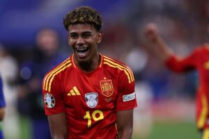 Yamal favourite to land Kopa Trophy with two Manchester United