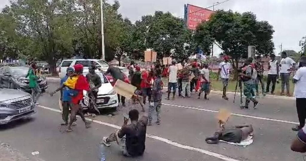 Ghana Police Service condemns Democracy Hub demonstrators for obstruct road users