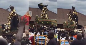 Traditional chief in palanquin jams to King Paluta's 'Makoma' hit song(video)
